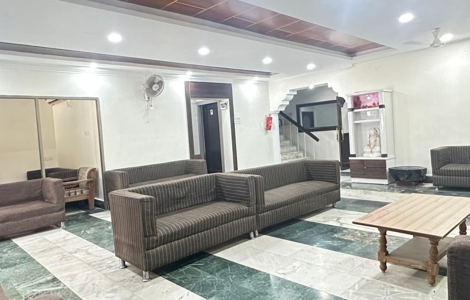 Hotel Shashi International