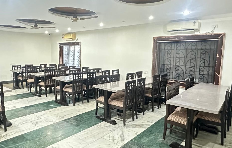 Hotel Shashi International