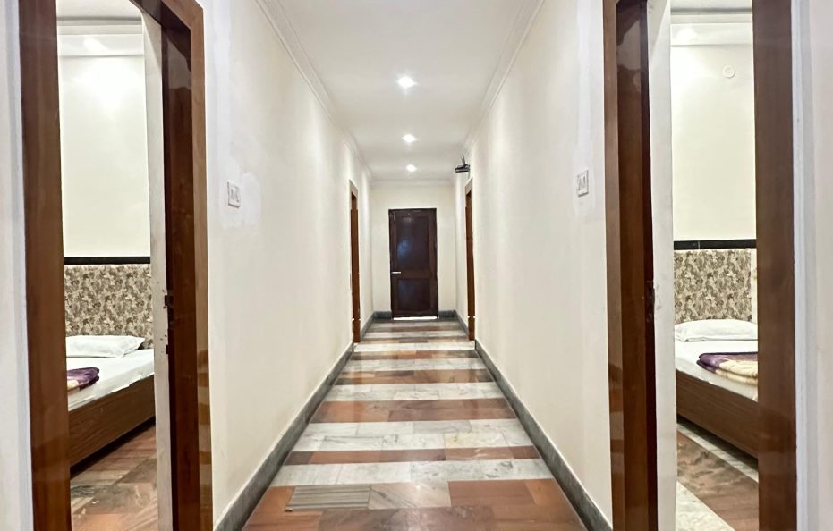 Hotel Shashi International